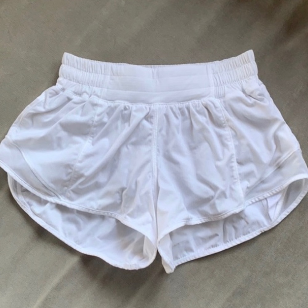 white lulu hotty hot shorts